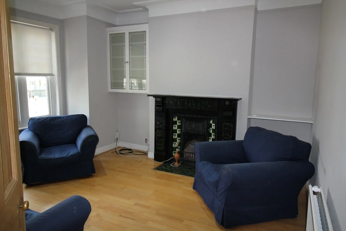 Flat Little Ealing Lane in Greater London