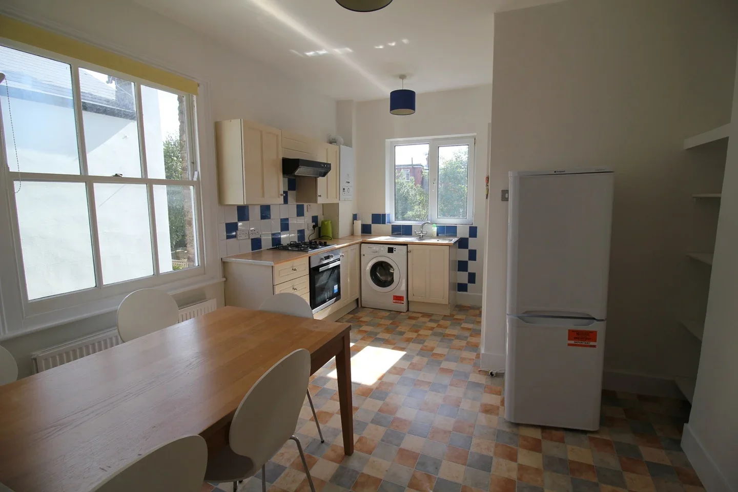Flat Little Ealing Lane in Greater London