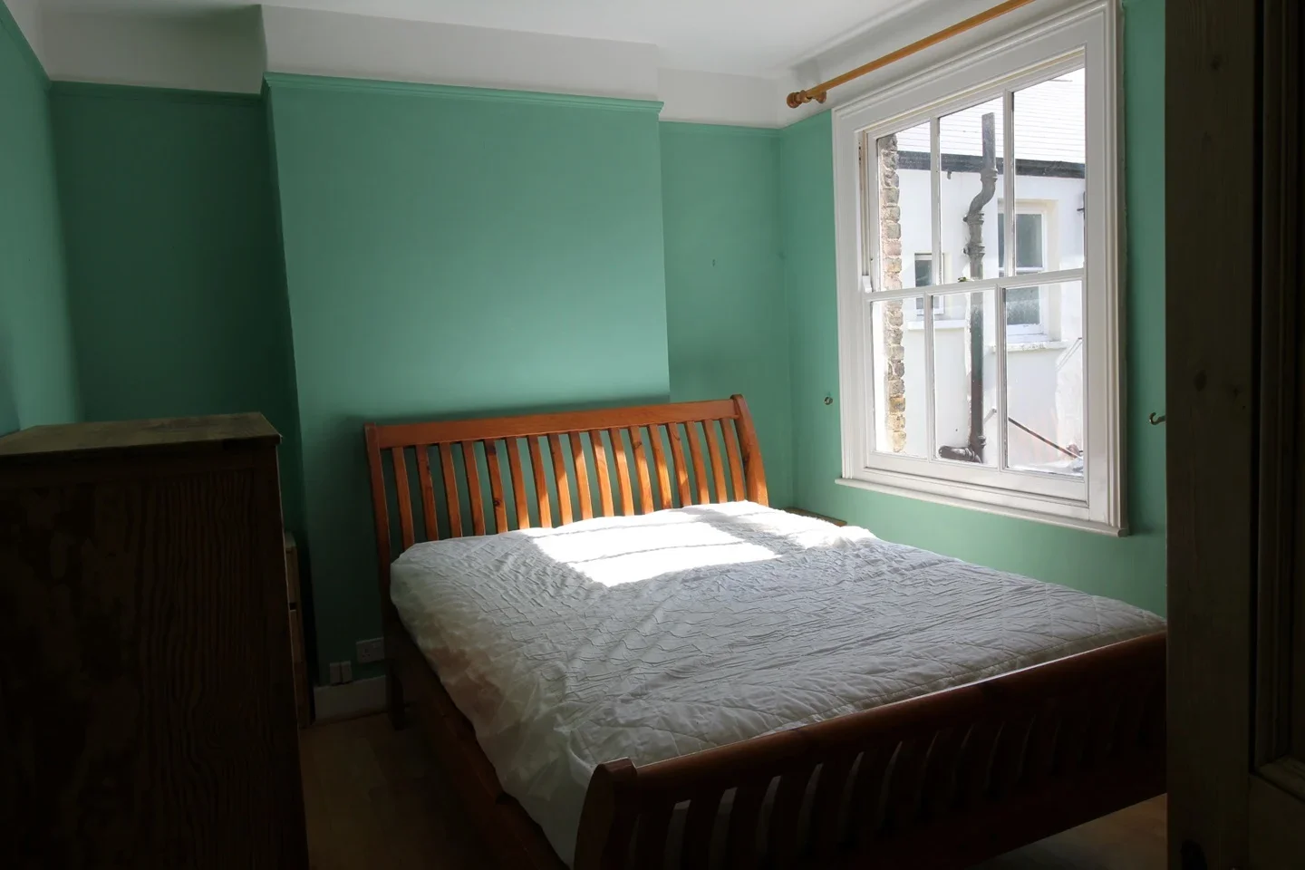 Flat Little Ealing Lane in Greater London