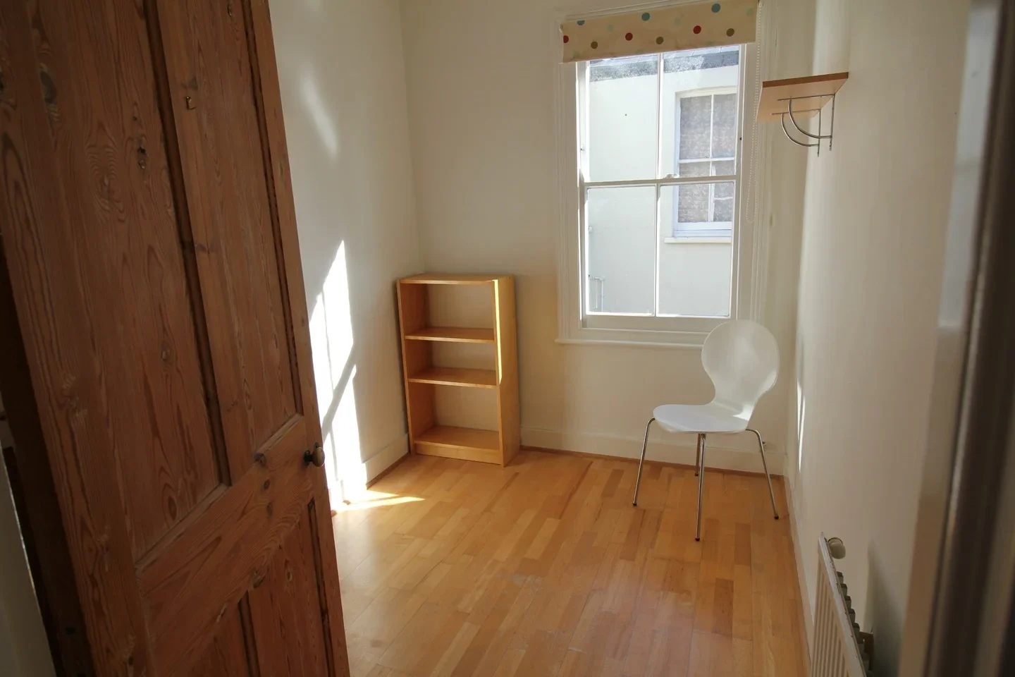 Flat Little Ealing Lane in Greater London