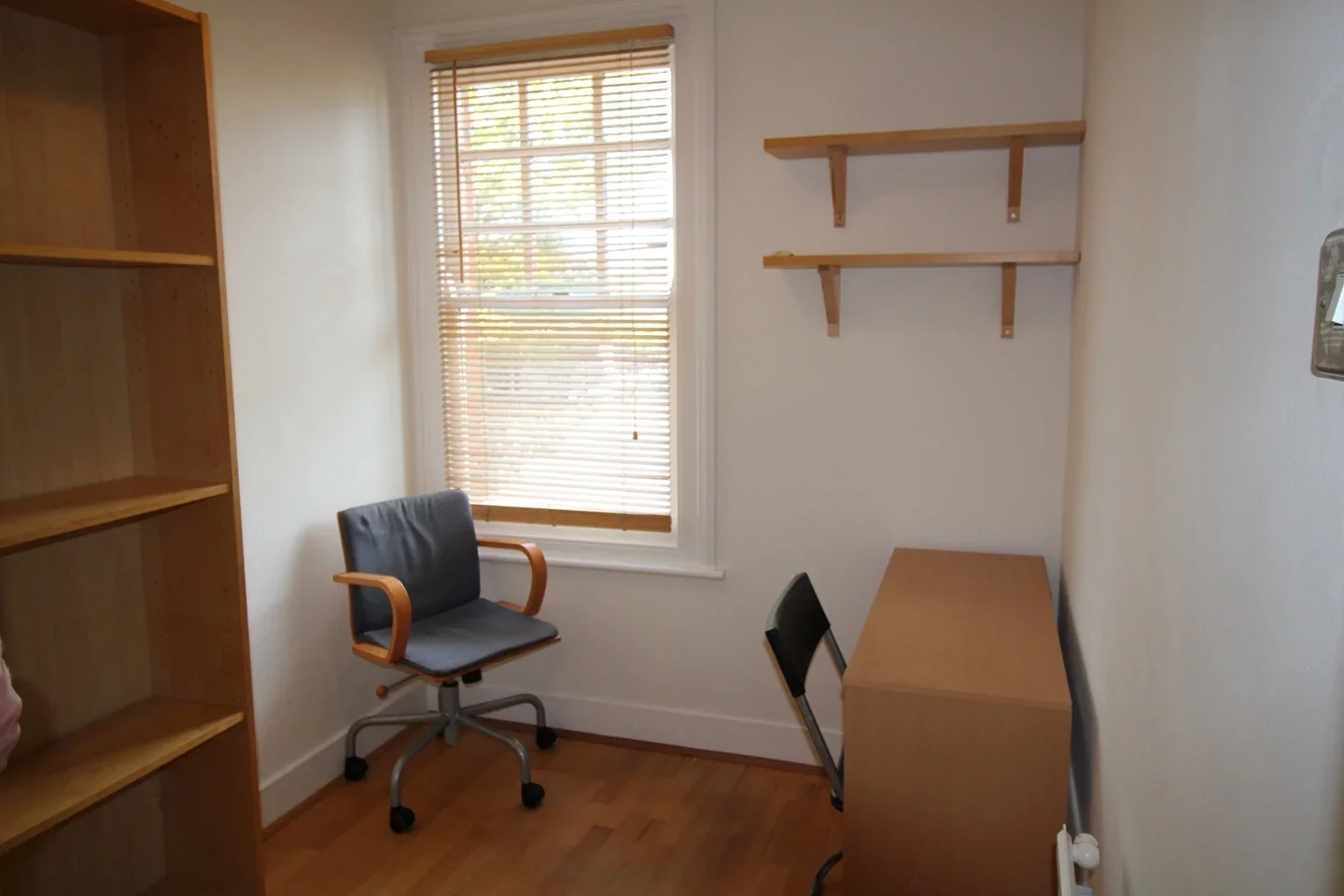 Flat Little Ealing Lane in Greater London