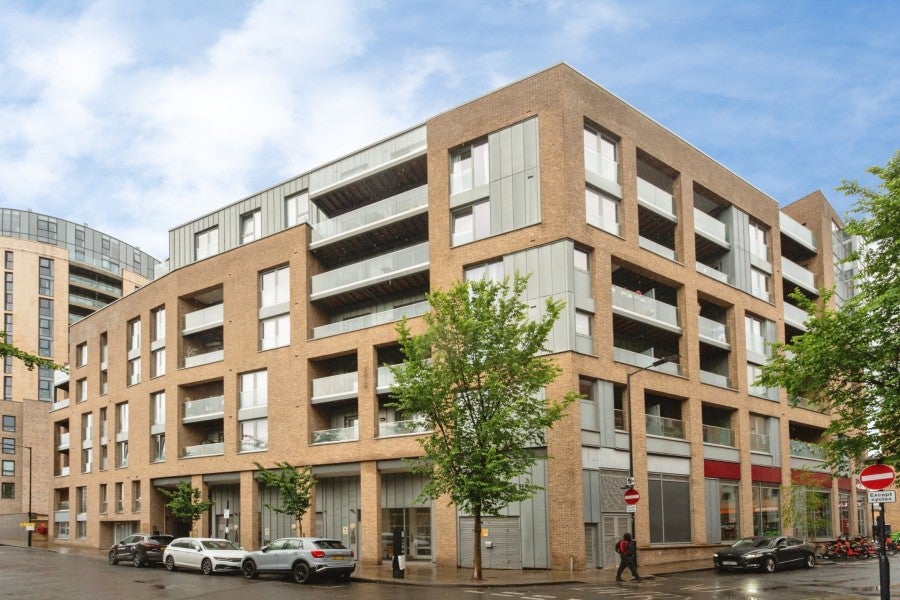 Flat Burder Close in Greater London