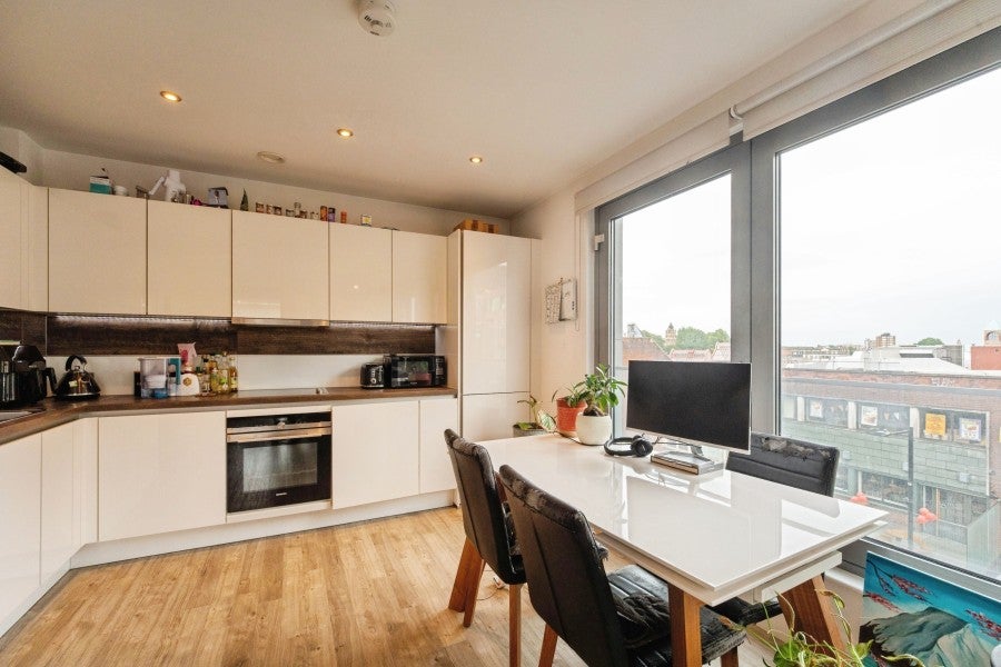 Flat Burder Close in Greater London