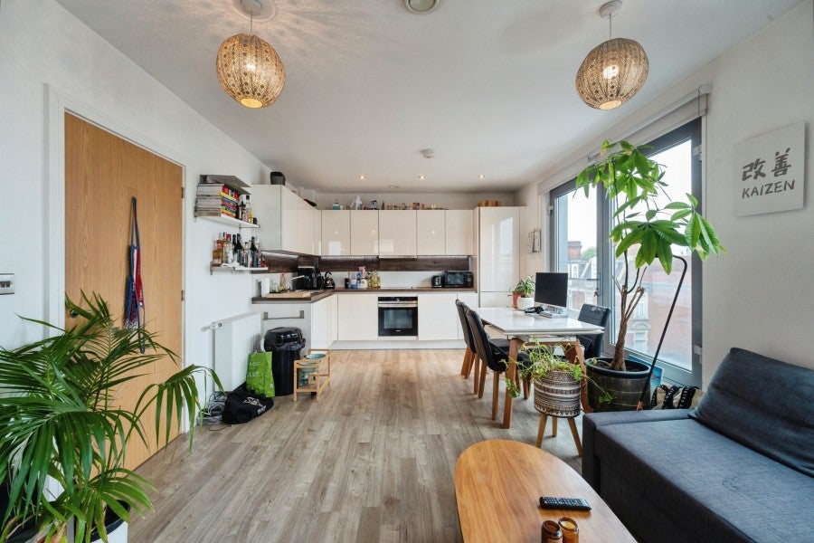 Flat Burder Close in Greater London