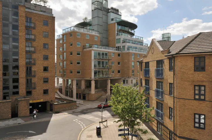 Flat Wapping High Street in Greater London