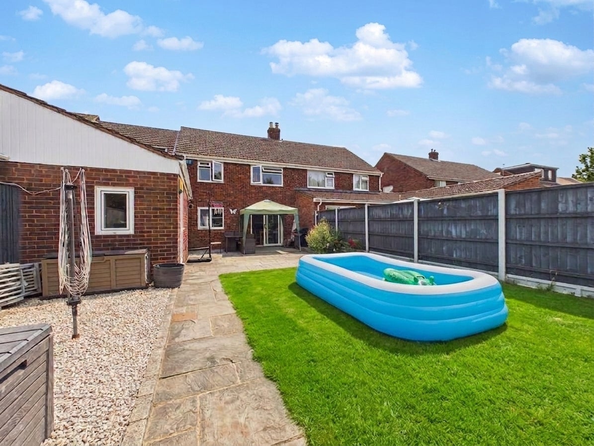 House Goodmoor Crescent in Tewkesbury