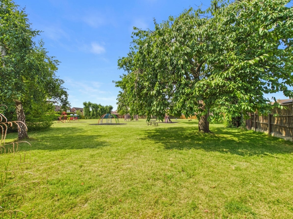 House Goodmoor Crescent in Tewkesbury