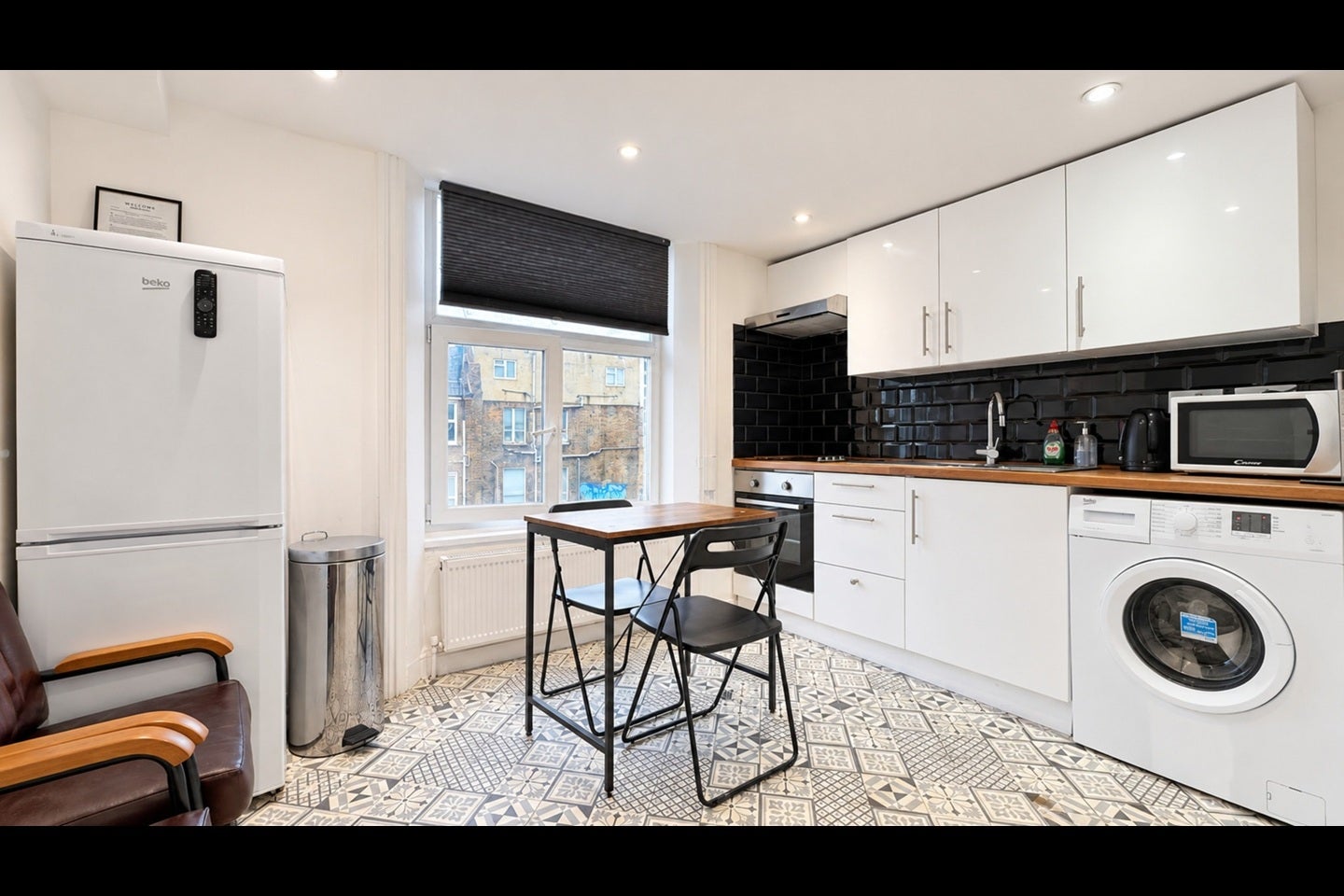 Flat Hogarth Road in Greater London