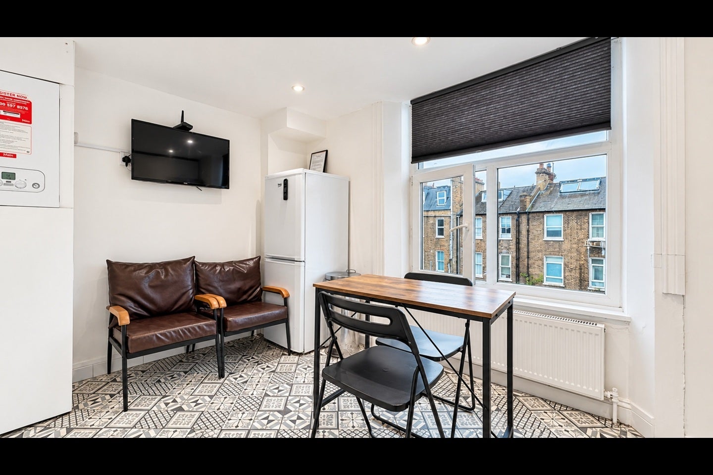 Flat Hogarth Road in Greater London