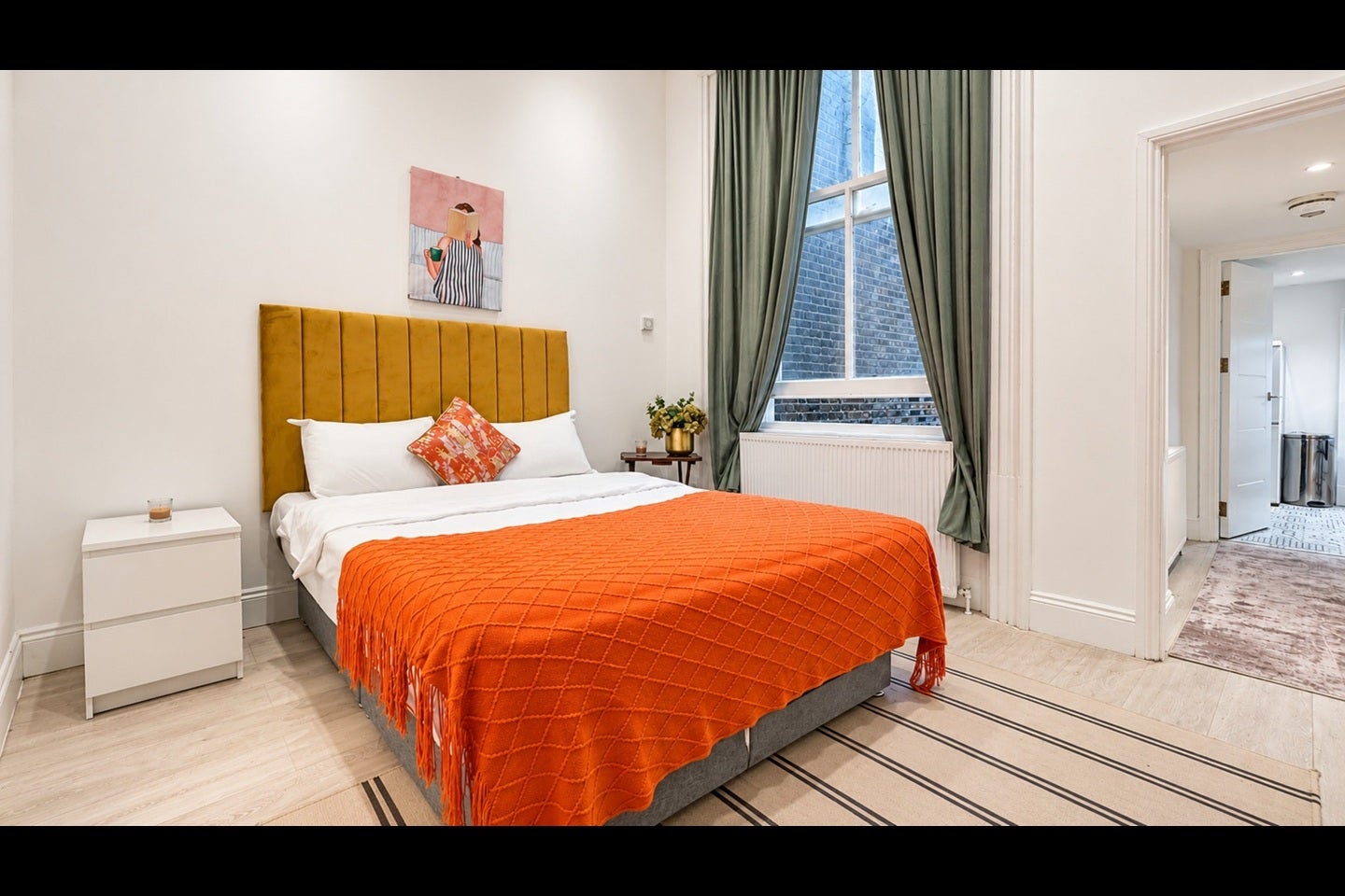 Flat Hogarth Road in Greater London