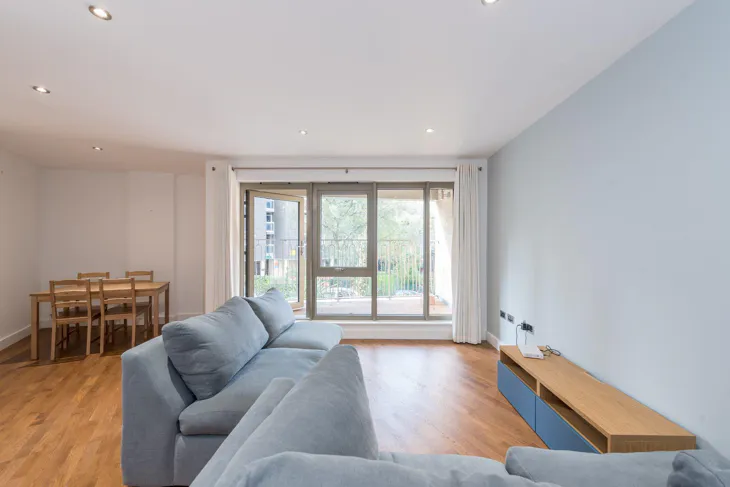Flat Lawn Road in Greater London