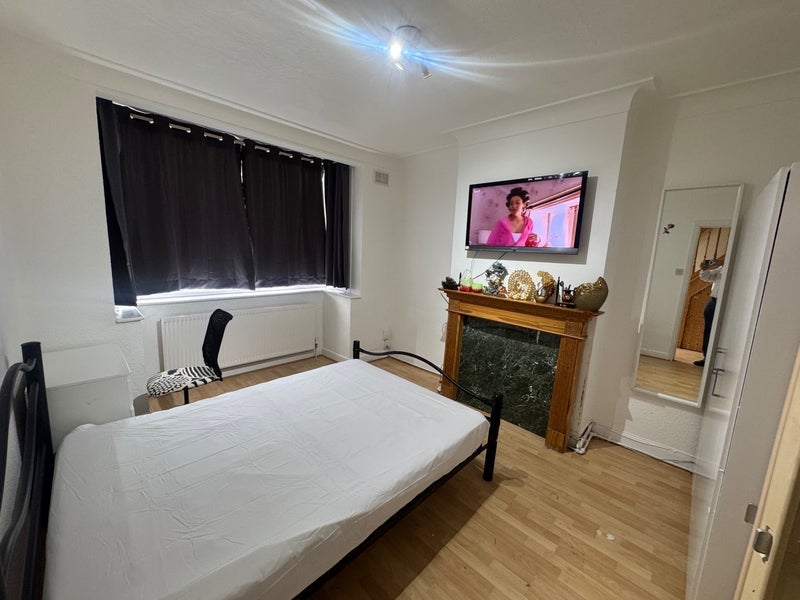 Room Morden Road in Greater London