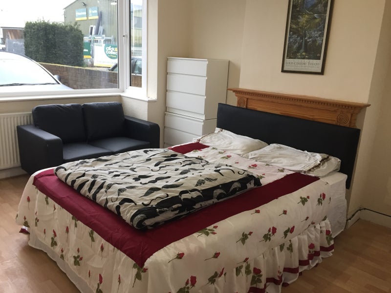 Room Morden Road in Greater London