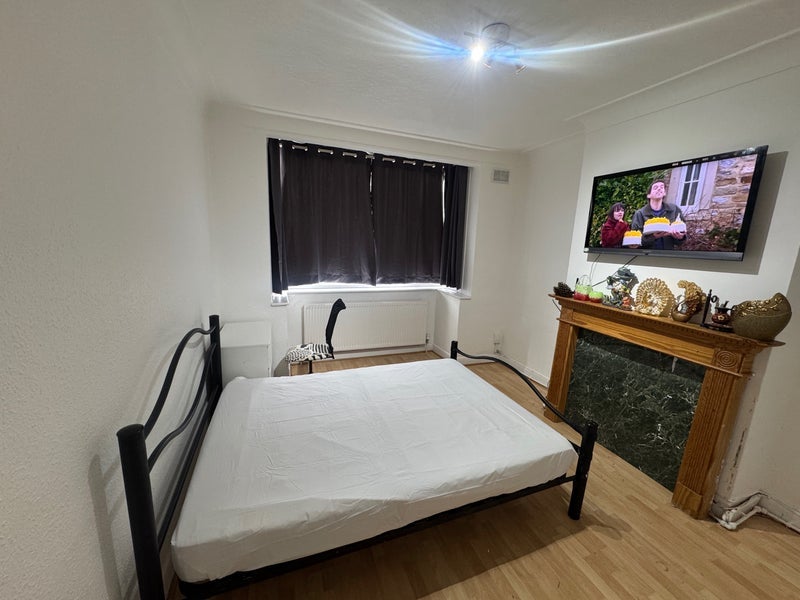 Room Morden Road in Greater London