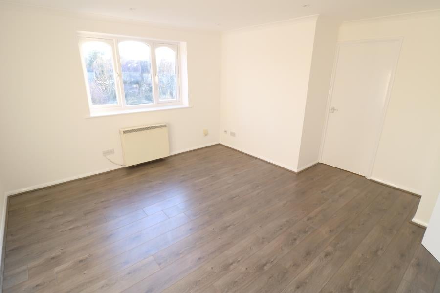 Flat Princes Avenue in Greater London