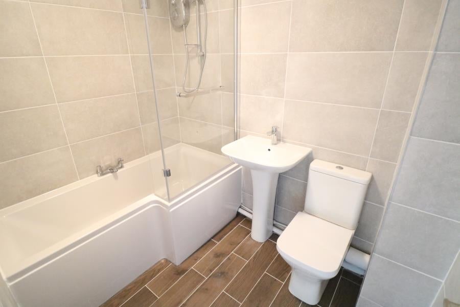 Flat Princes Avenue in Greater London