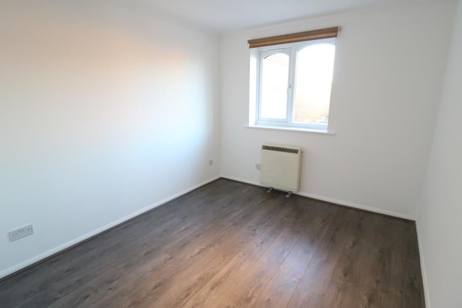 Flat Princes Avenue in Greater London