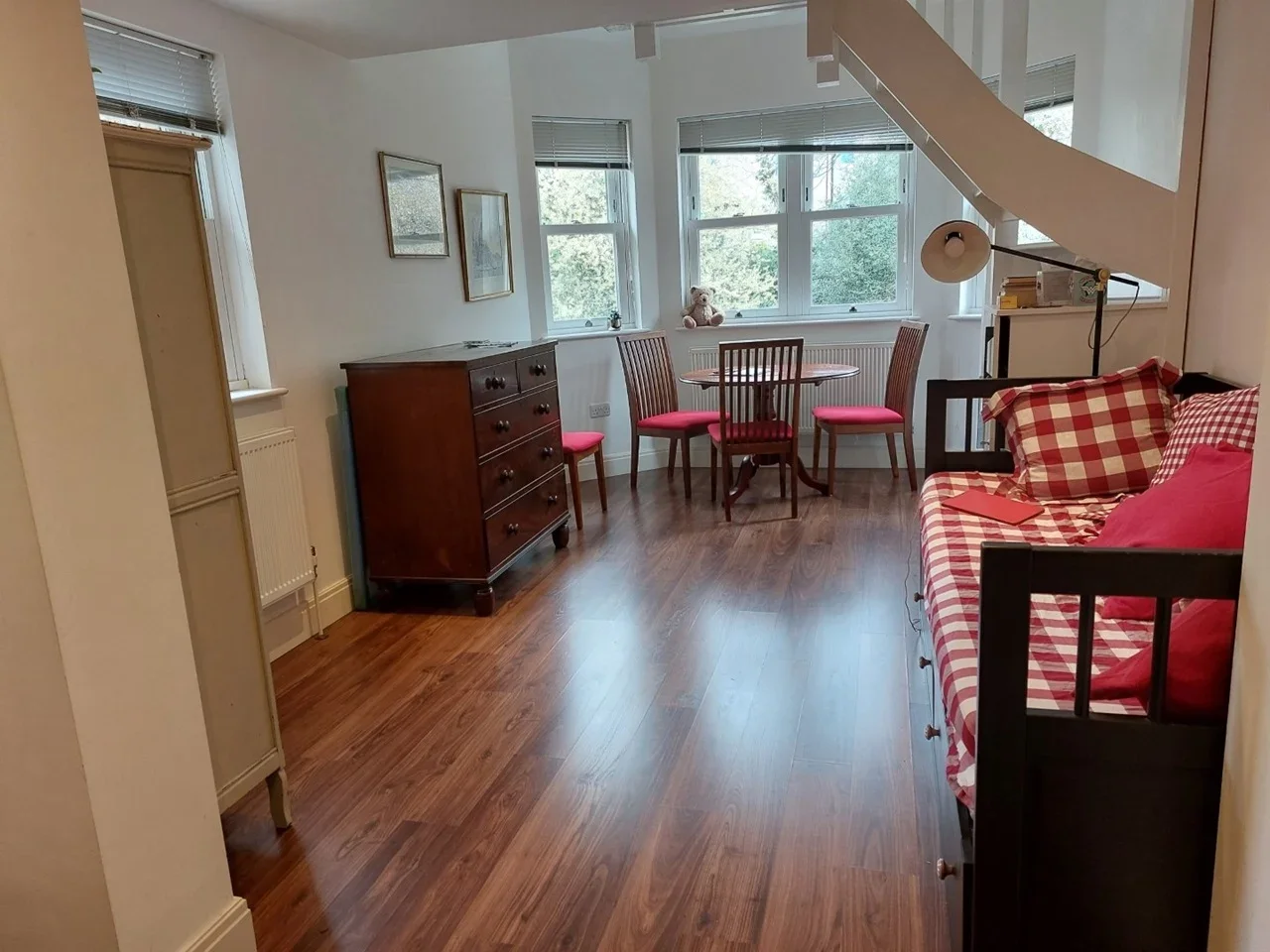 Flat Epsom Road in Greater London