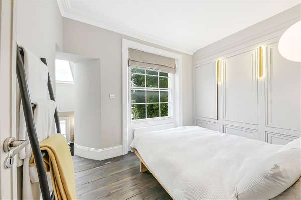 Flat Chalcot Square in Greater London