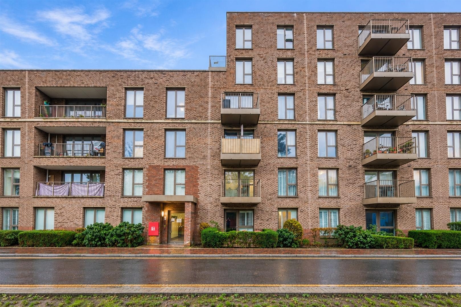 Flat Adenmore Road in Greater London