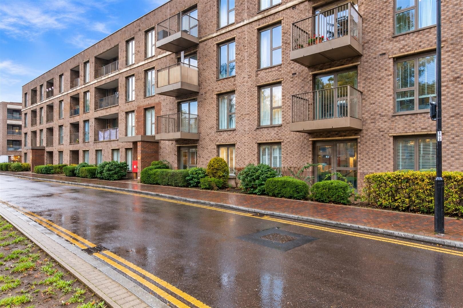 Flat Adenmore Road in Greater London