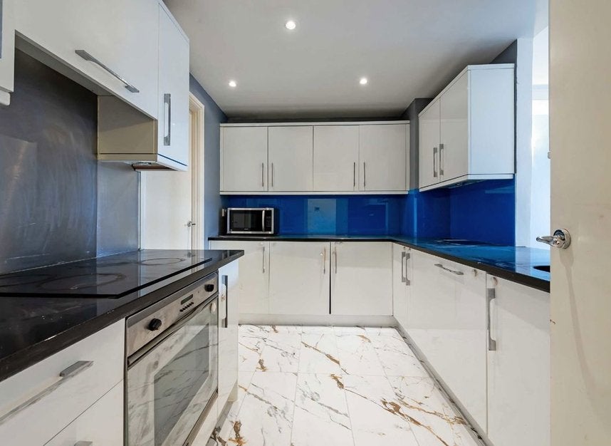 Flat Westferry Road in Greater London