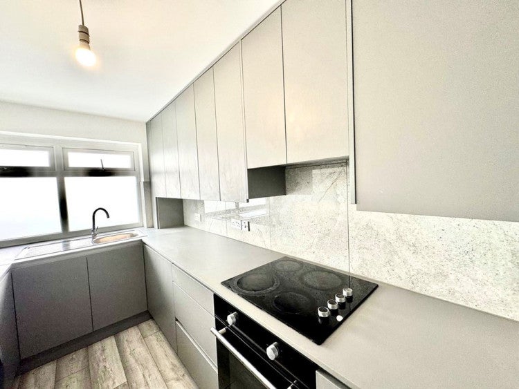 Flat Llanover Road in Greater London