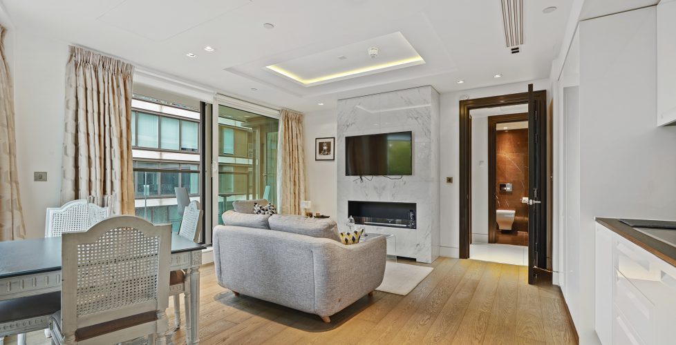 Flat Kensington High Street in Greater London