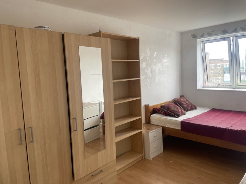 Room Culvert Road in Greater London