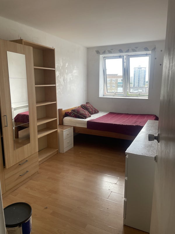 Room Culvert Road in Greater London