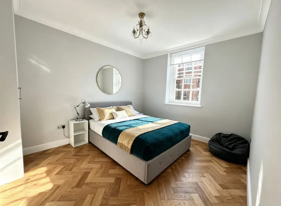 Flat Page Street in City of Westminster