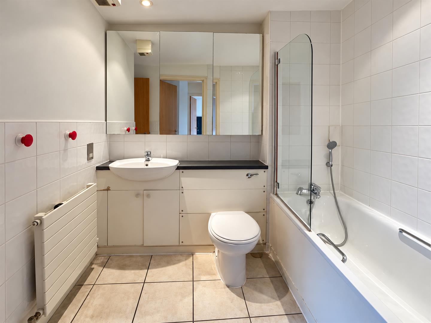 Flat Hunt Close in Greater London
