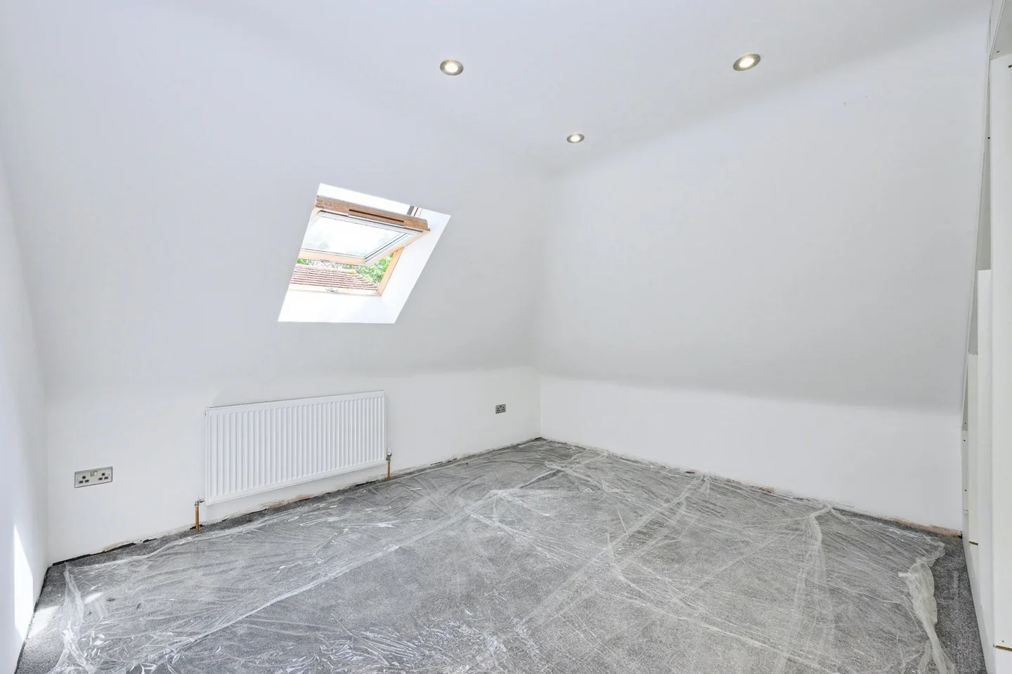 Flat Windmill Lane in Epsom and Ewell
