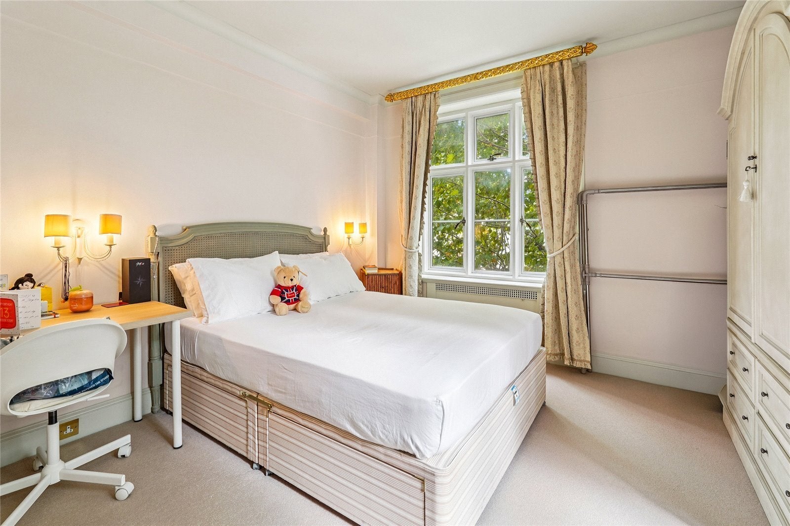 Flat Chesterfield Gardens in City of Westminster