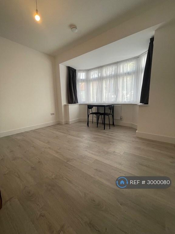 Flat New Park Avenue in Greater London