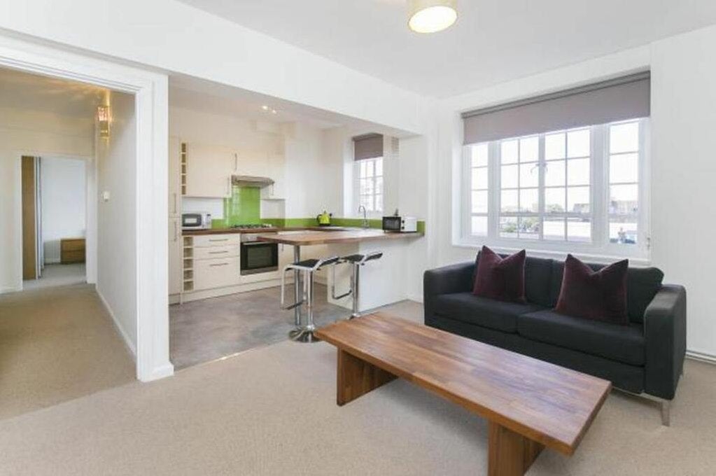 Flat Oakley Gardens in Greater London