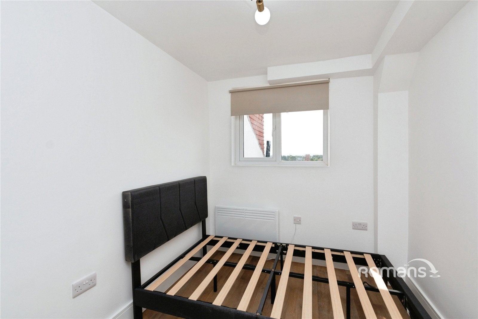 Room Queens Road in Rushmoor