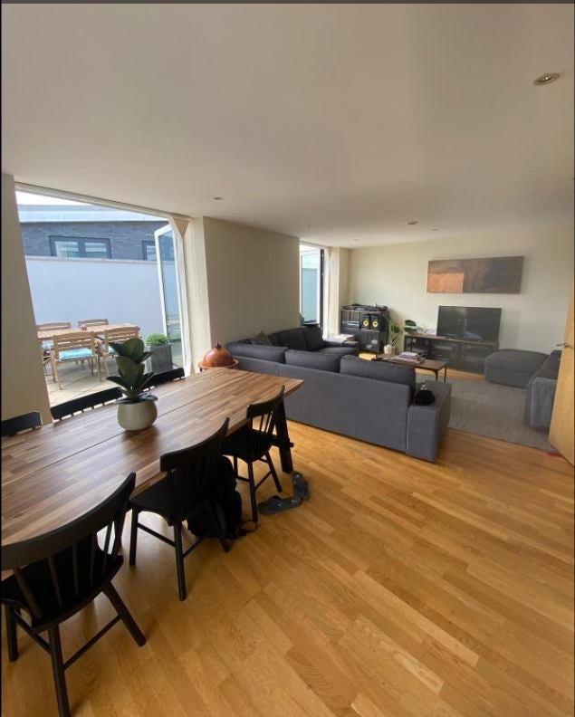 Flat Drayton Park in Greater London