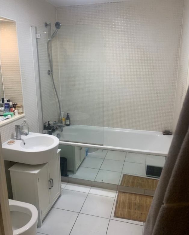 Flat Drayton Park in Greater London