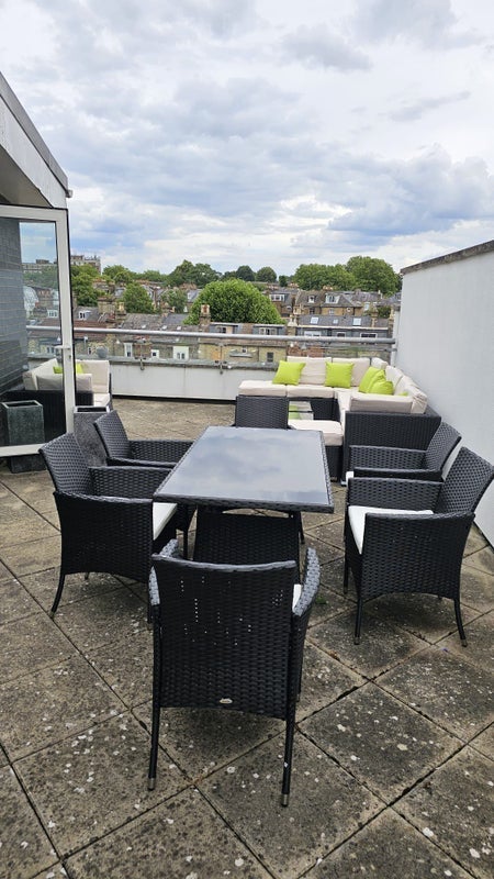 Flat Drayton Park in Greater London