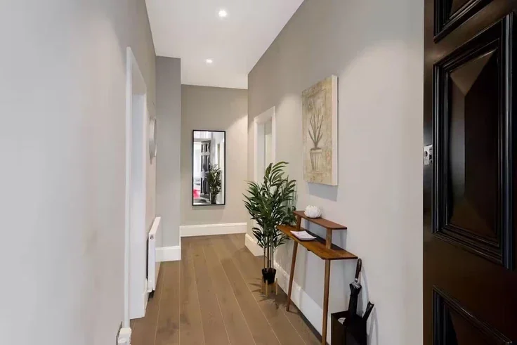 Flat Courtfield Gardens in Greater London