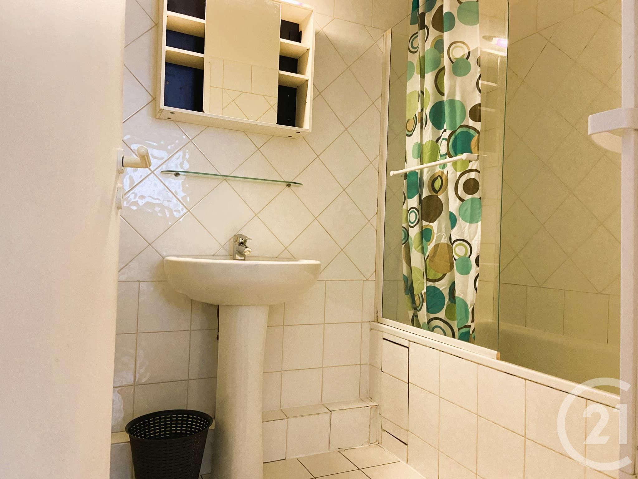 Flat Rue Chaudron in Paris