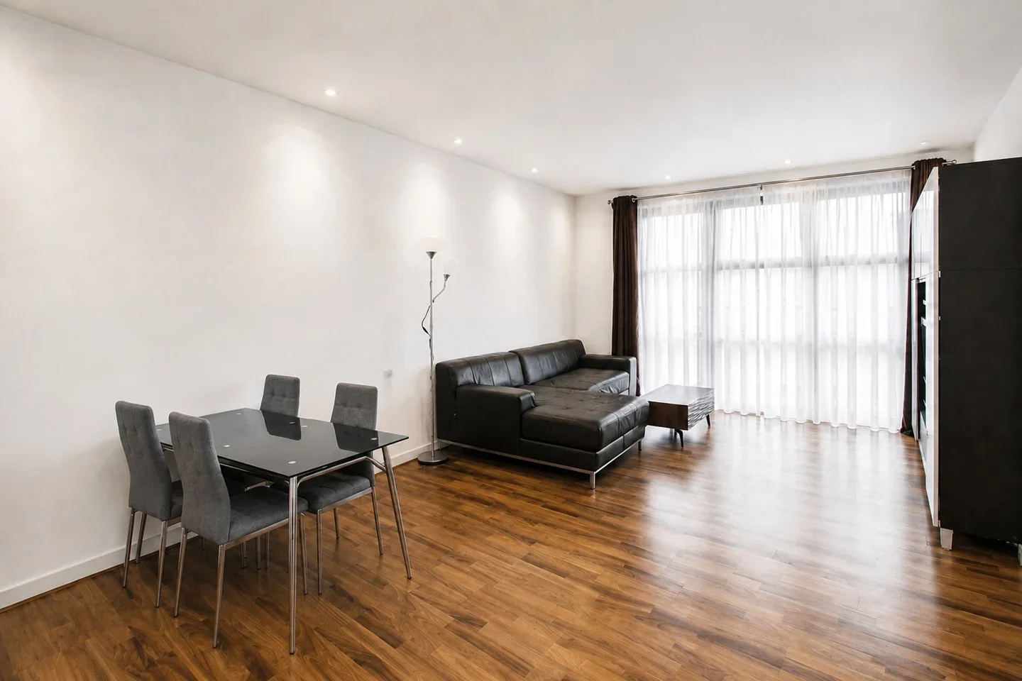 Flat Copenhagen Place in Greater London