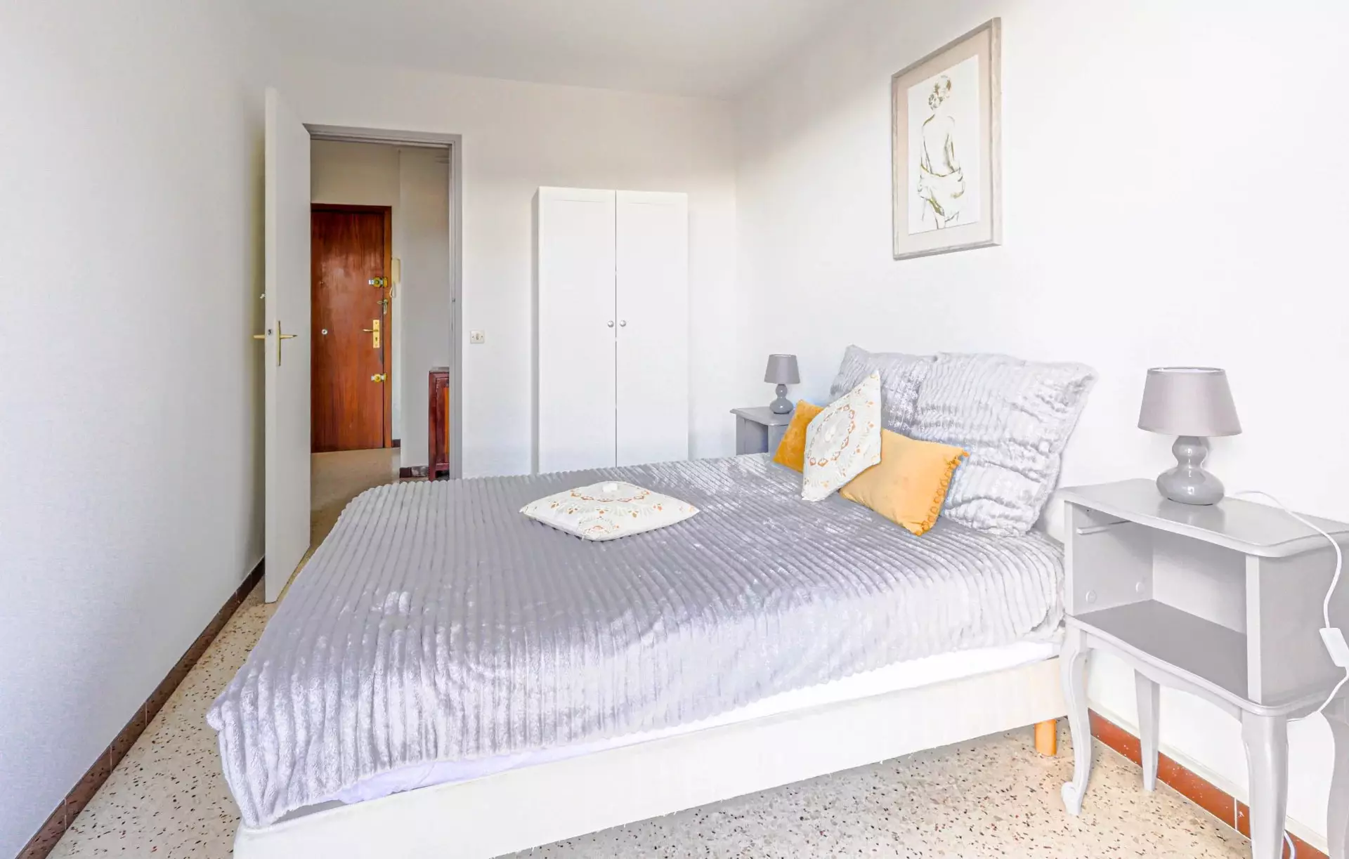 Flat Avenue Lorenzi in Nice
