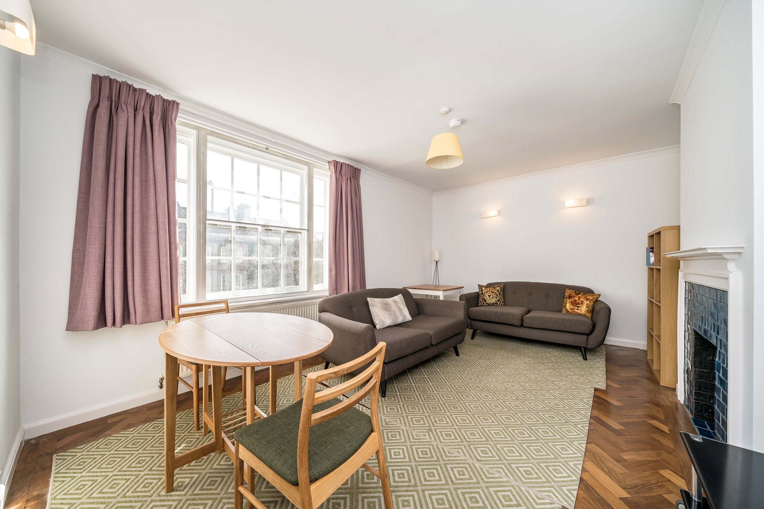 Flat Kennington Lane in Greater London