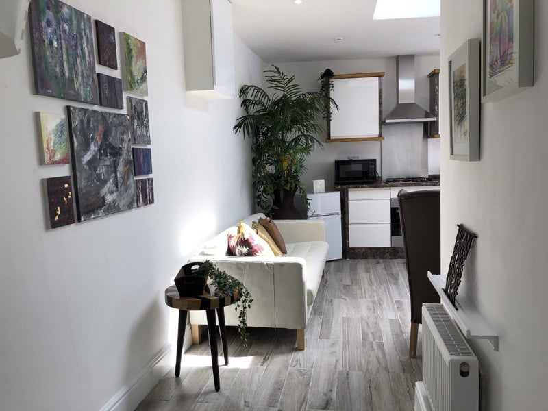 Room High Street in Greater London
