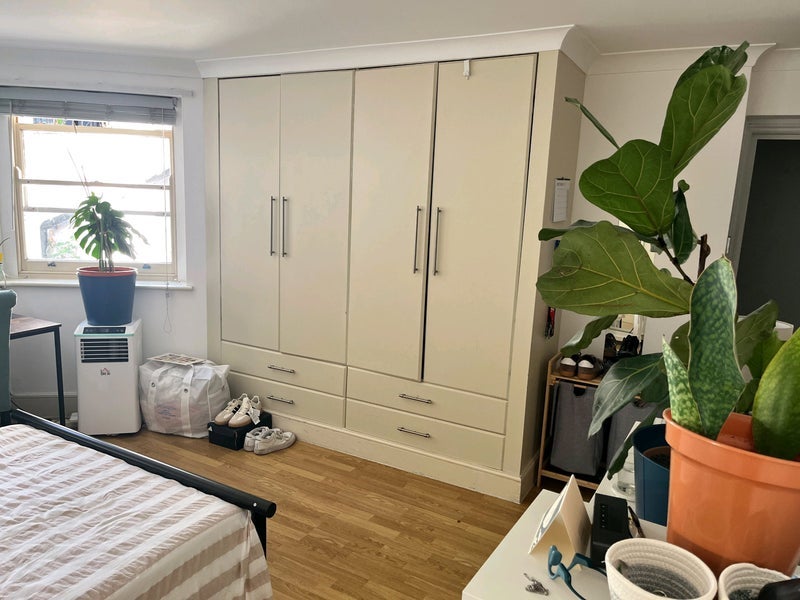 Room Mowbray Road in Greater London