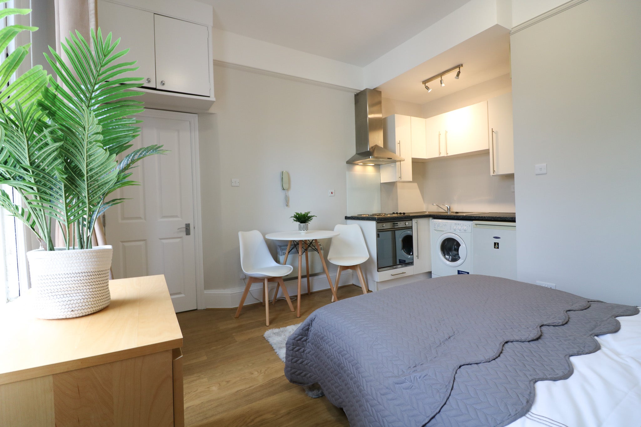 Flat Studland Street in Greater London