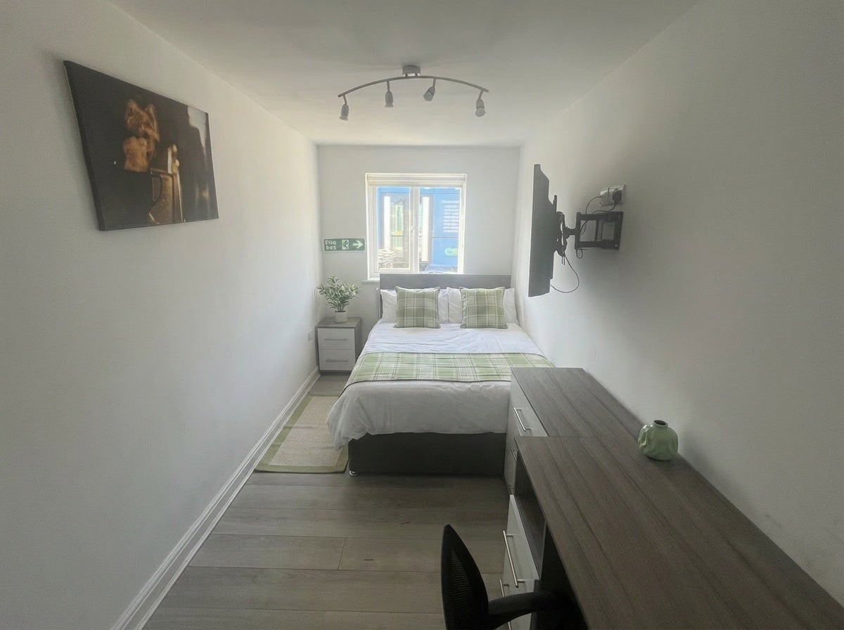 Room Fletcher Road in Nottingham