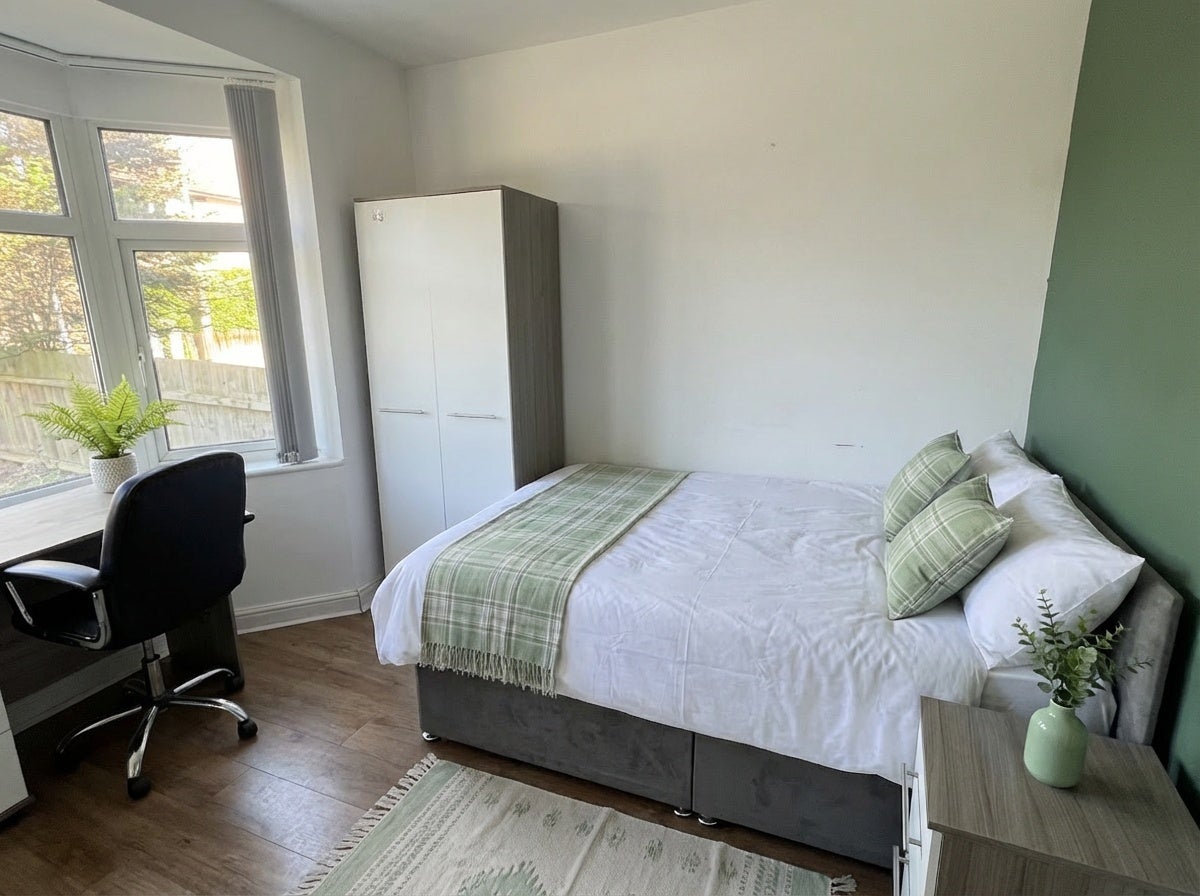 Room Fletcher Road in Nottingham